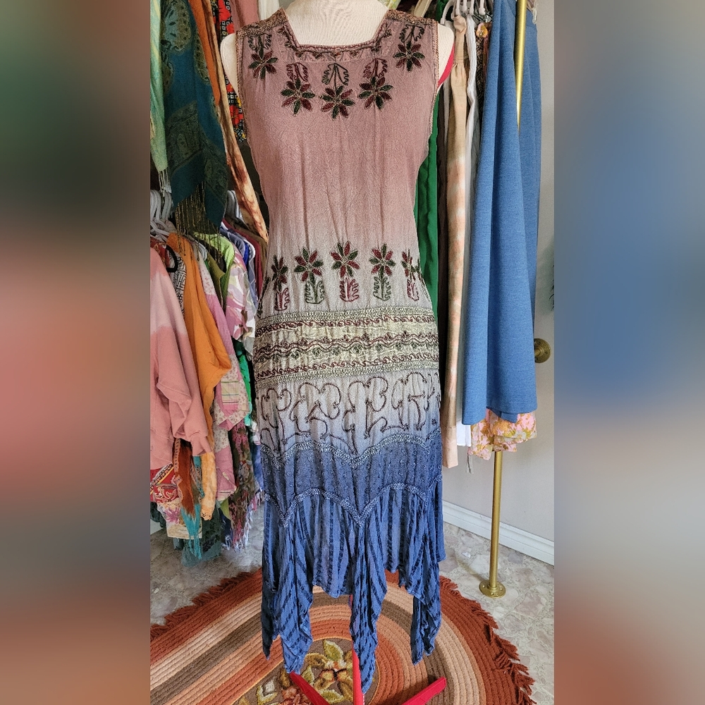 sM/L Bohemian Embroidered Midi Dress